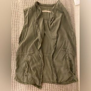 Women’s lightweight green utility vest xs